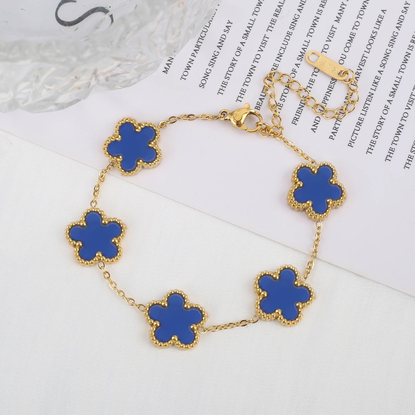 CloverGrace – Five-Leaf Shell Bracelet