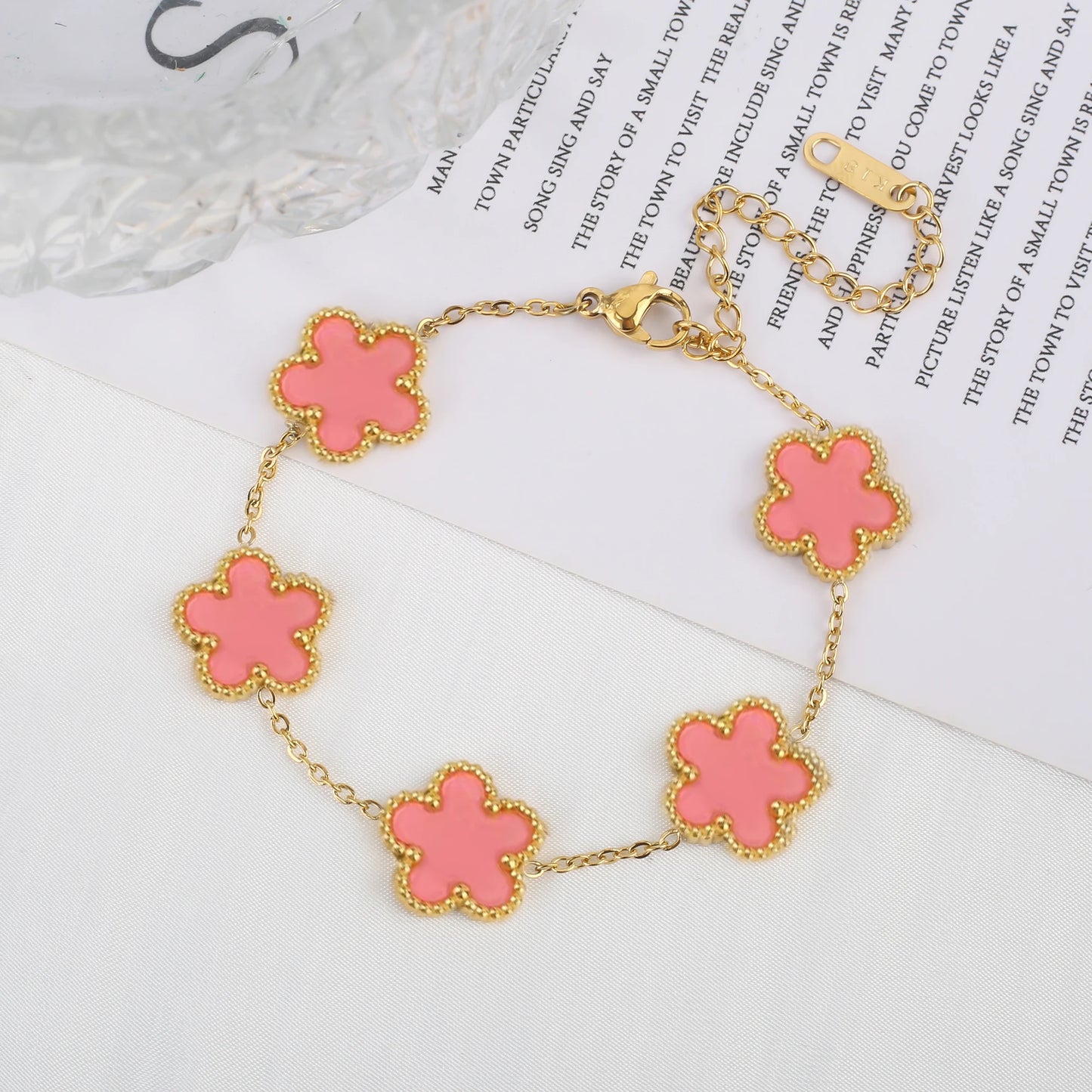 CloverGrace – Five-Leaf Shell Bracelet