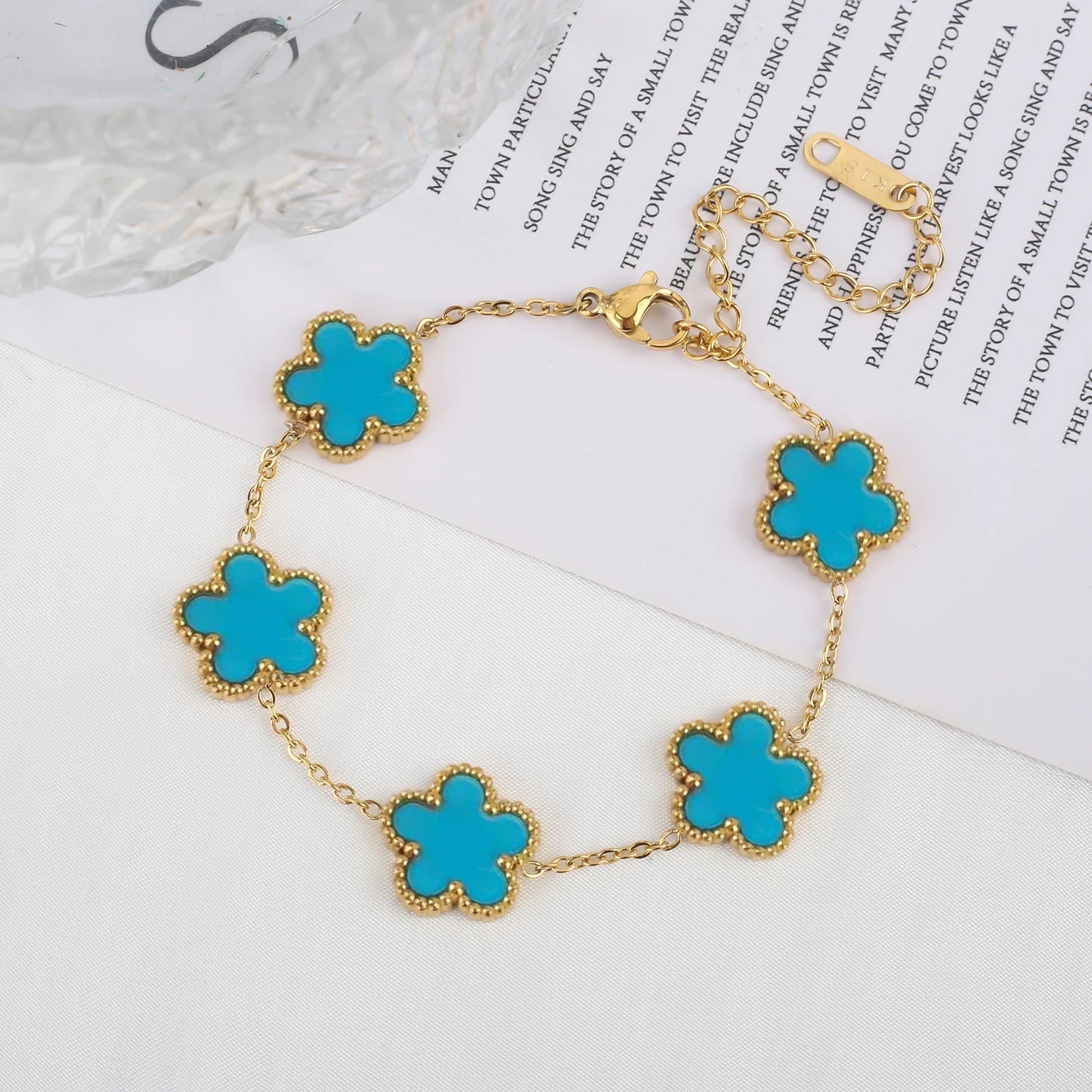 CloverGrace – Five-Leaf Shell Bracelet
