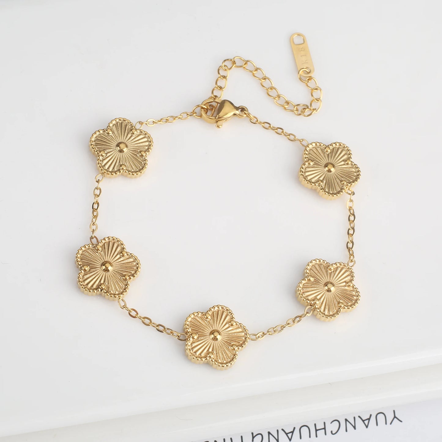 CloverGrace – Five-Leaf Shell Bracelet