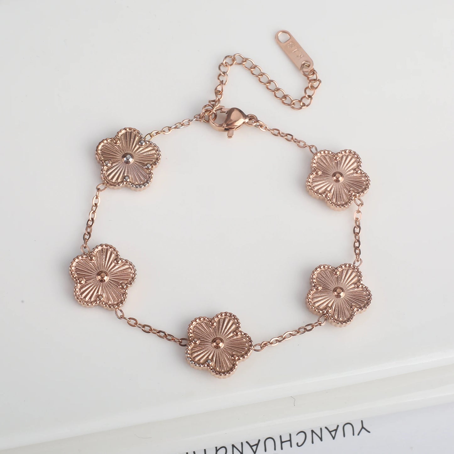 CloverGrace – Five-Leaf Shell Bracelet