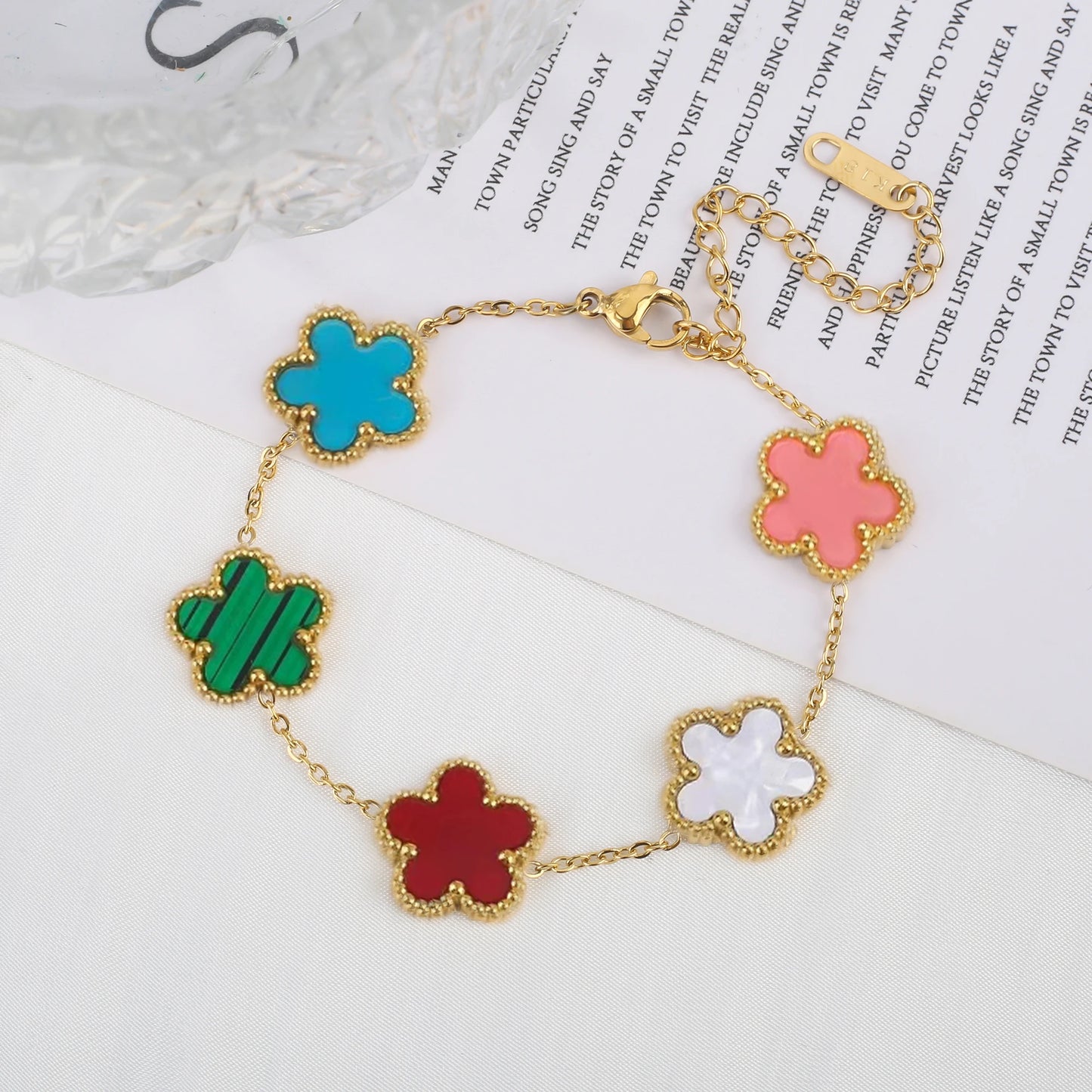 CloverGrace – Five-Leaf Shell Bracelet